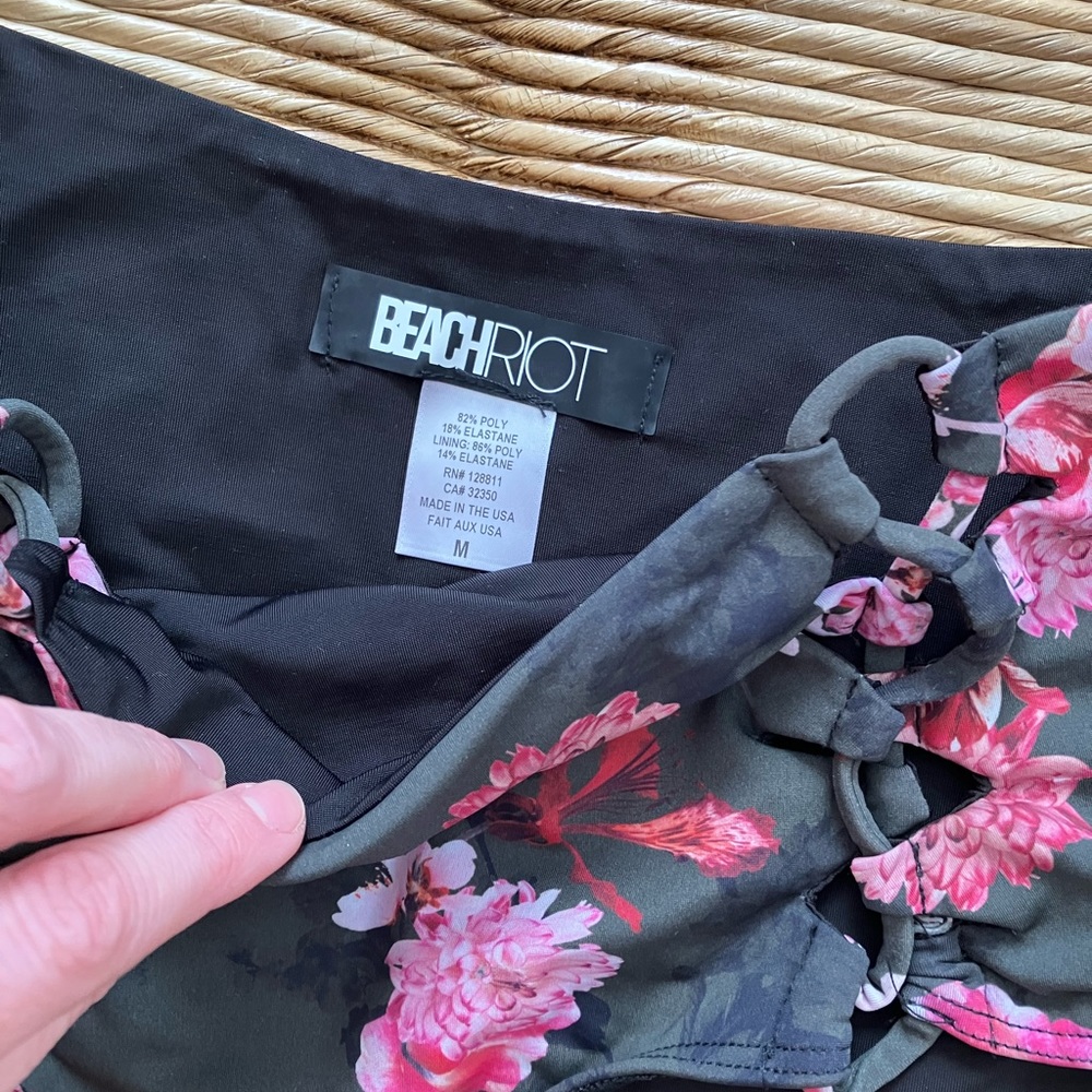 Beach Riot Bikini Bottom - Picture 5 of 7